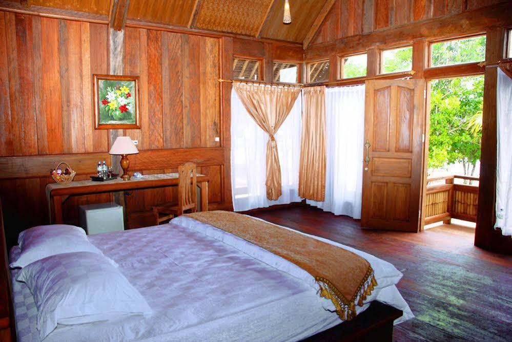 Wakatobi Patuno Diving And Beach Resort By Sahid Wanci ภายนอก รูปภาพ