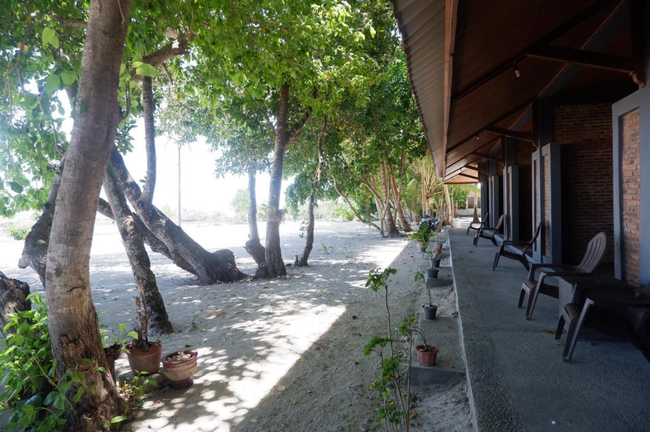Wakatobi Patuno Diving And Beach Resort By Sahid Wanci ภายนอก รูปภาพ
