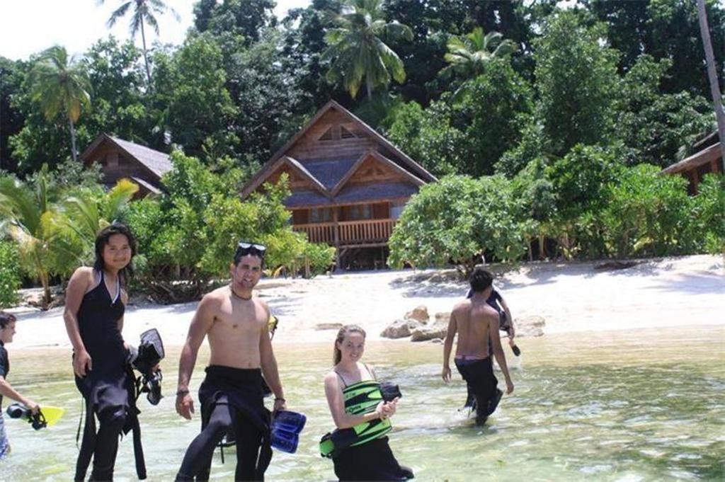 Wakatobi Patuno Diving And Beach Resort By Sahid Wanci ภายนอก รูปภาพ