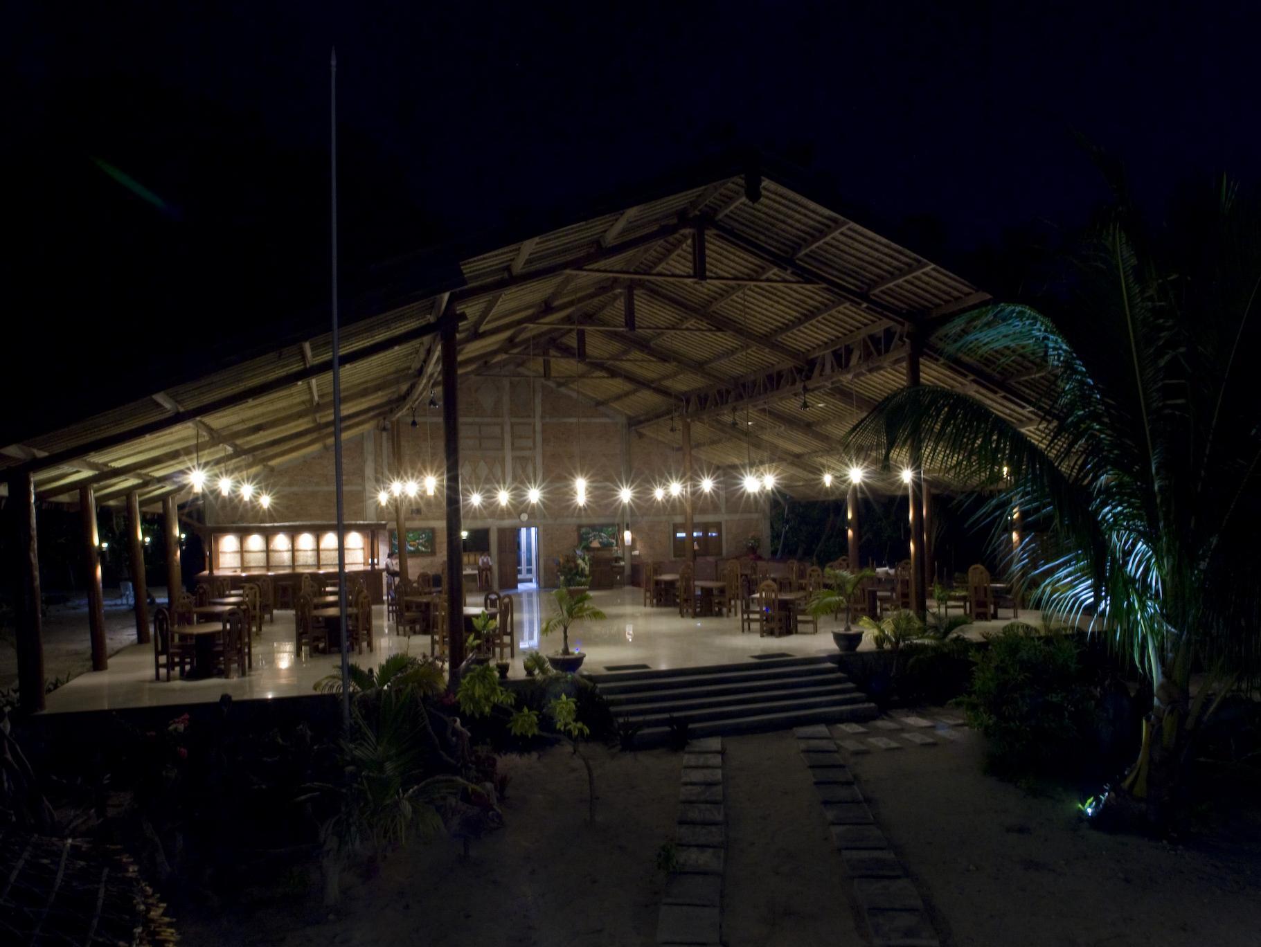 Wakatobi Patuno Diving And Beach Resort By Sahid Wanci ภายนอก รูปภาพ