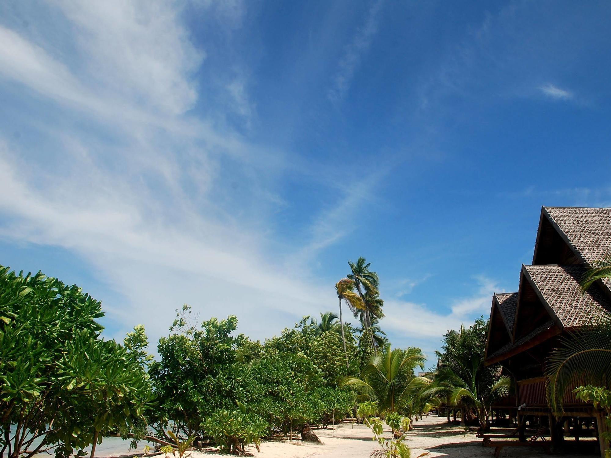 Wakatobi Patuno Diving And Beach Resort By Sahid Wanci ภายนอก รูปภาพ