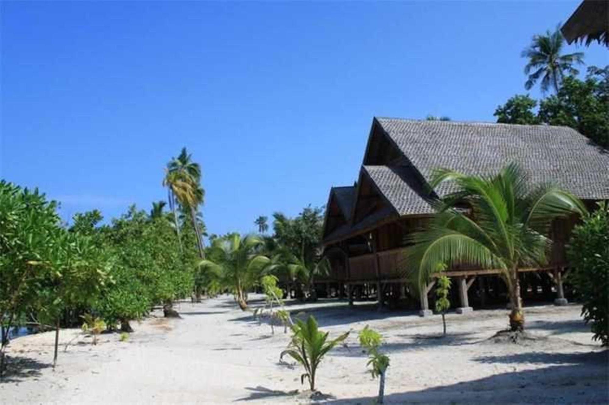 Wakatobi Patuno Diving And Beach Resort By Sahid Wanci ภายนอก รูปภาพ